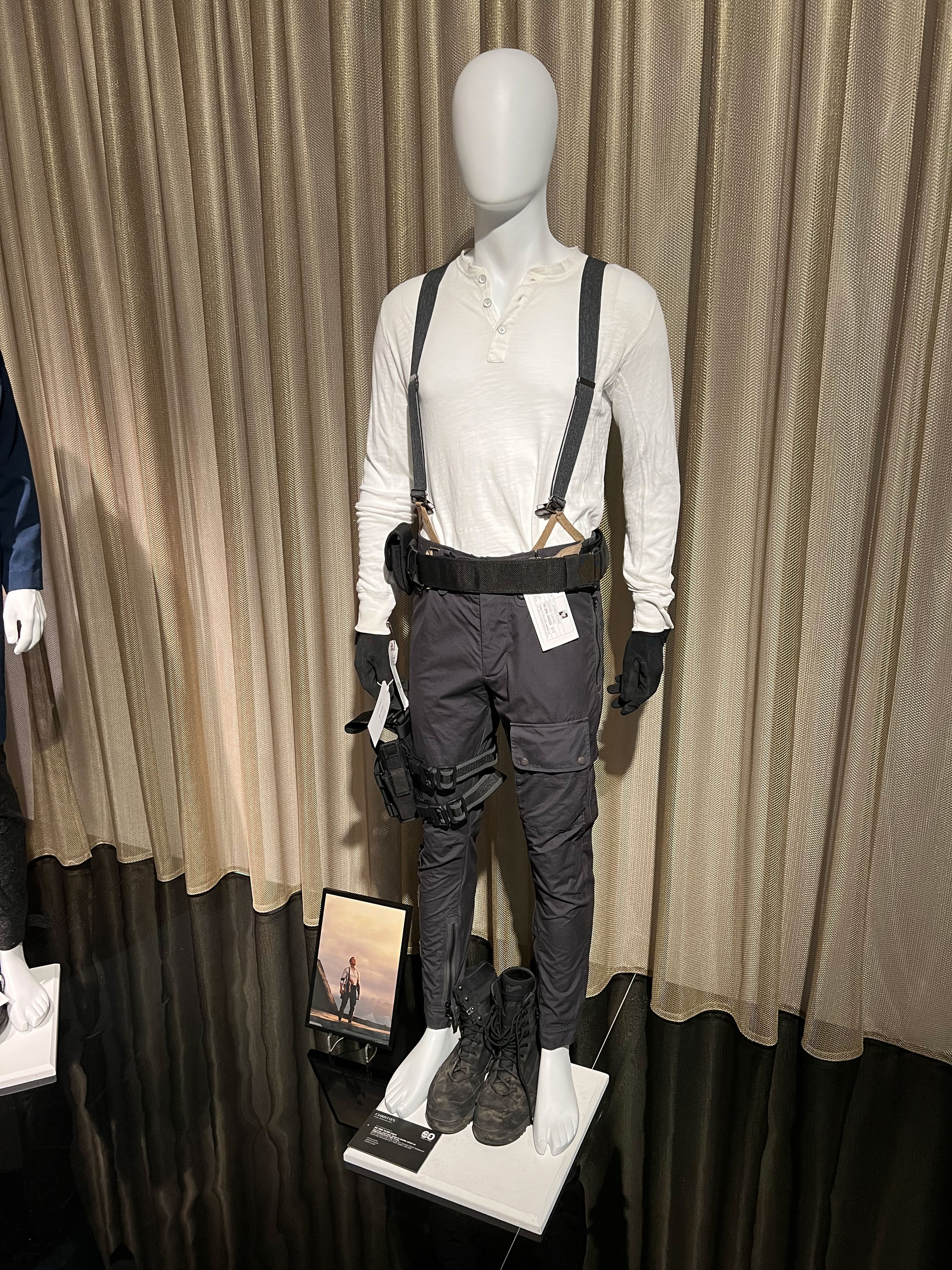 Bond's final outfit from No Time To Die