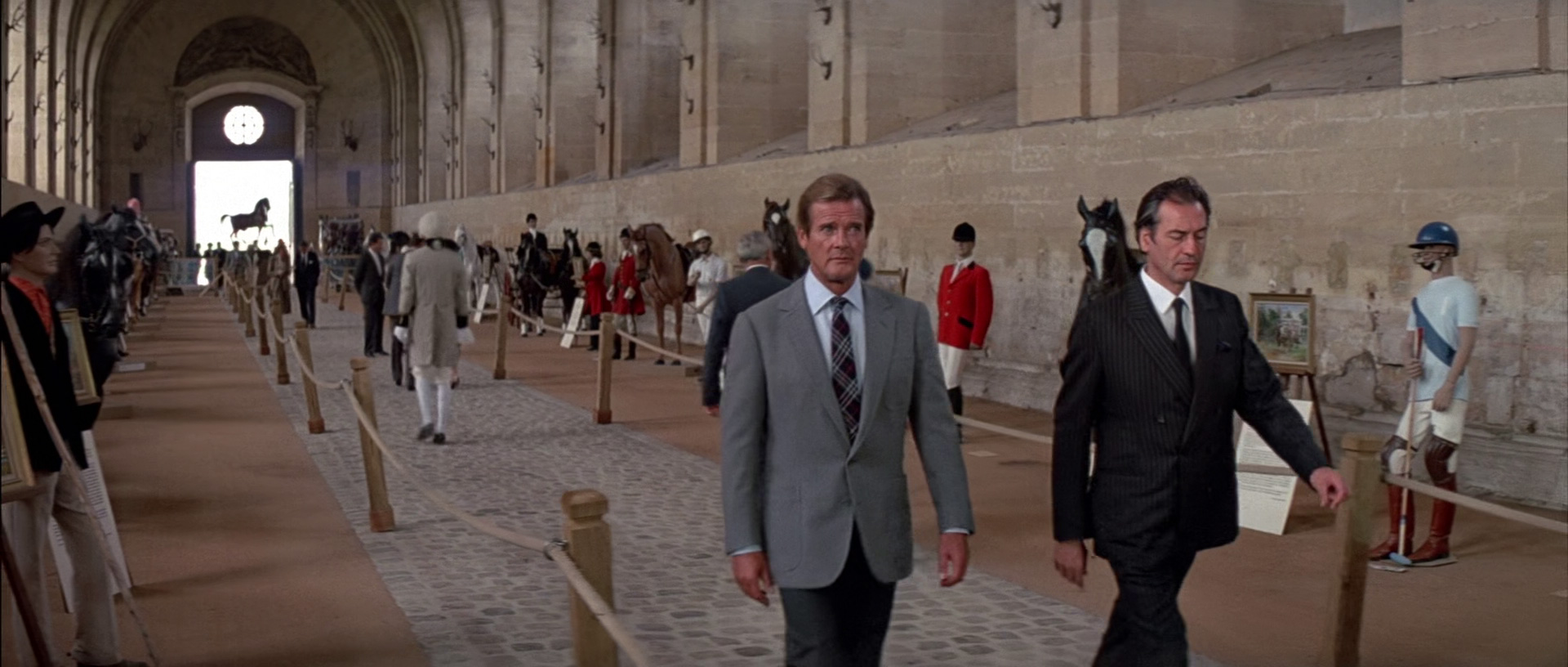 Bond and Scarpine head to the auction