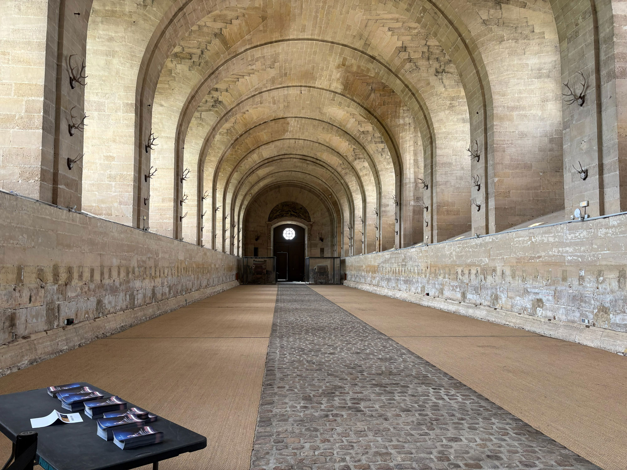 The empty wing of the stables